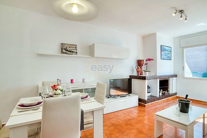Practical flat 150m from the beach