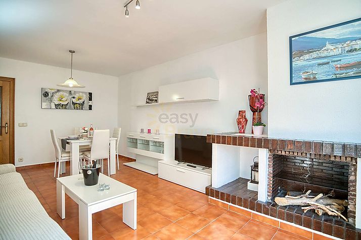 Practical flat 150m from the beach