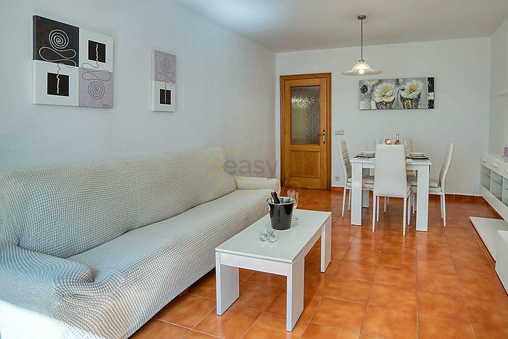 Practical flat 150m from the beach