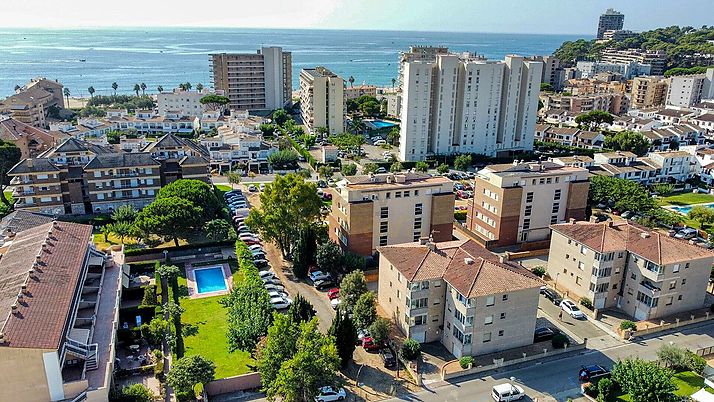 Practical flat 150m from the beach
