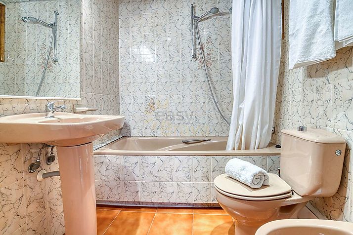 Practical flat 150m from the beach