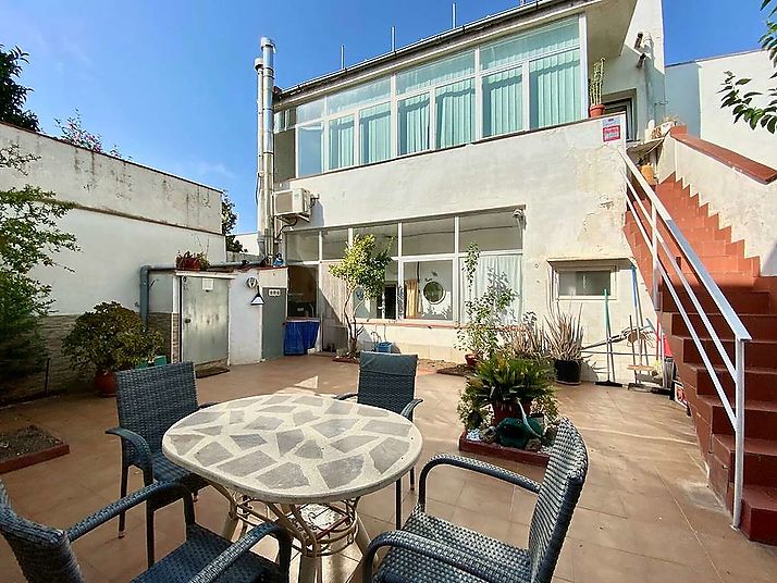 CASA CON GRAN TERRAZA Y AMPLIO GARAJE