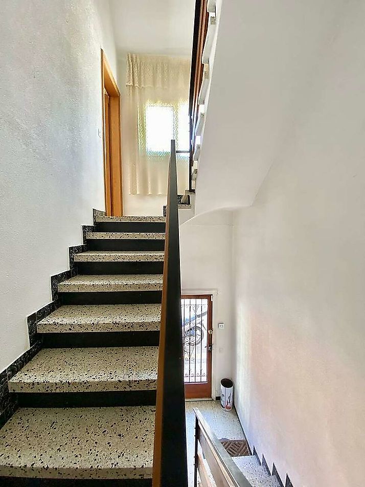 CASA CON GRAN TERRAZA Y AMPLIO GARAJE