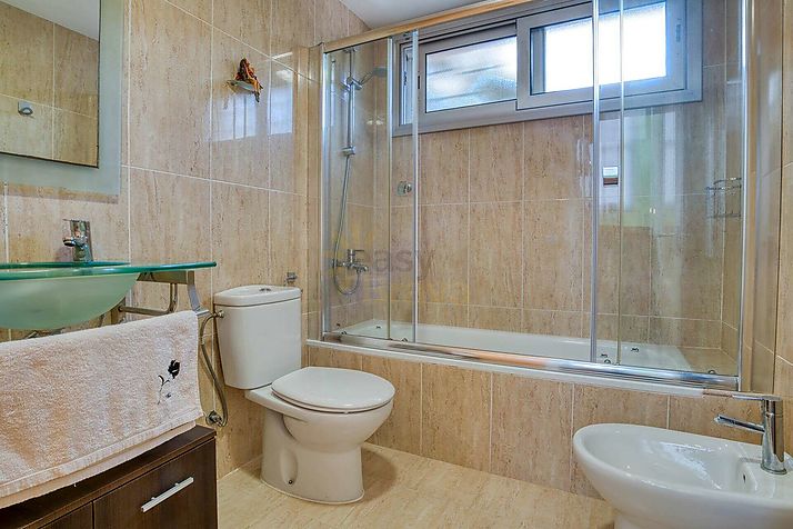 Xalet d'estil contemporani, amb piscina i en perfecte estat