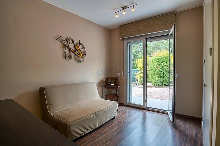 Xalet d'estil contemporani, amb piscina i en perfecte estat