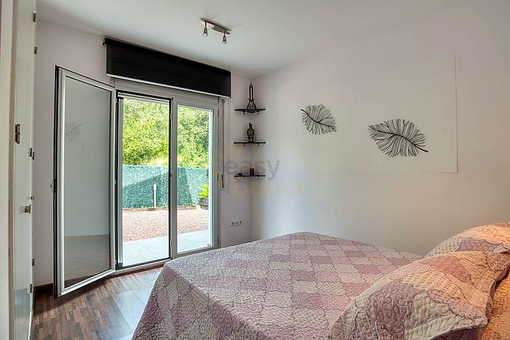 Xalet d'estil contemporani, amb piscina i en perfecte estat