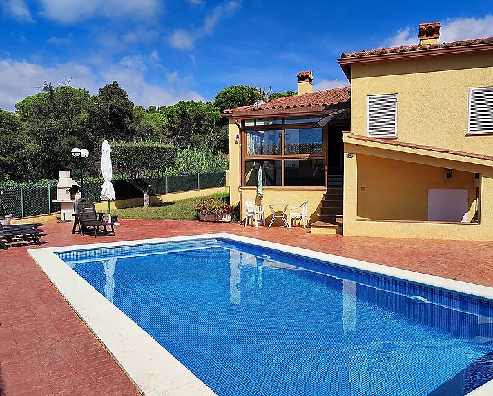 Casa amb piscina a Santa Cristina d