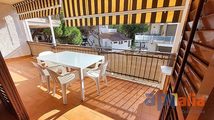 Centrally located 2 minutes from the beach