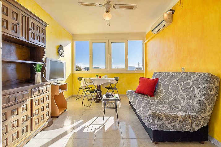 Luminoso estudio cerca de la playa y de los comercios