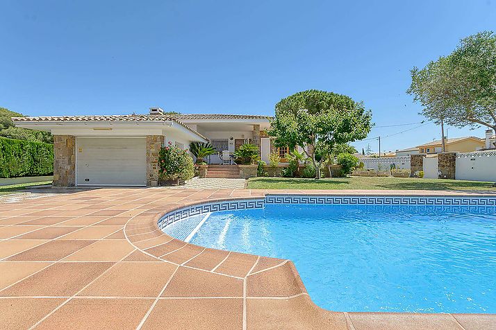 house to move in with swimming pool