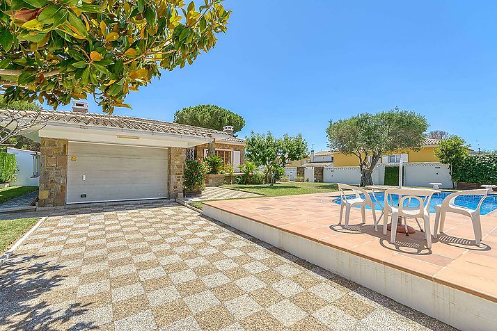 house to move in with swimming pool