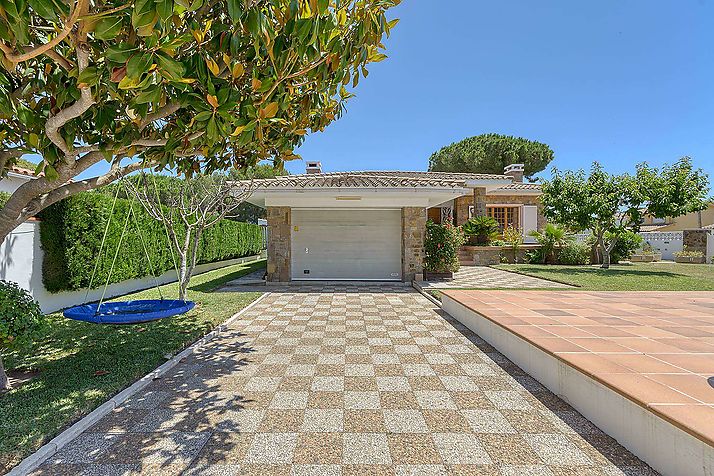 house to move in with swimming pool