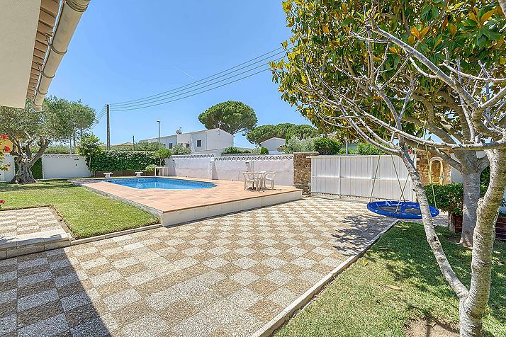 house to move in with swimming pool