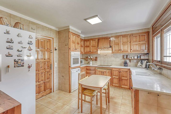¿Buscas una  gran casa para entrar a vivir y con piscina?