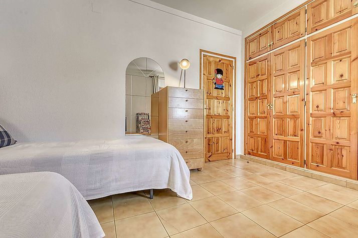 ¿Buscas una  gran casa para entrar a vivir y con piscina?