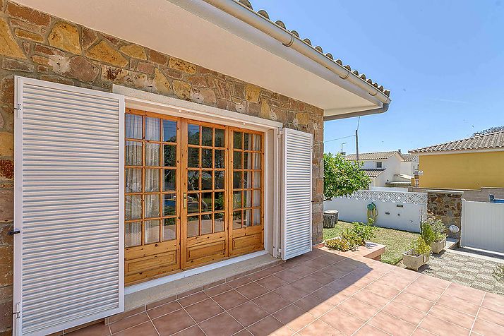 ¿Buscas una  gran casa para entrar a vivir y con piscina?