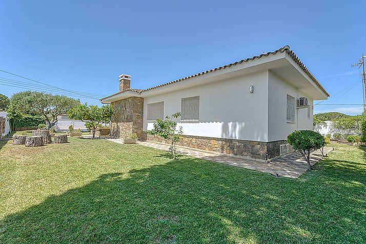 ¿Buscas una  gran casa para entrar a vivir y con piscina?