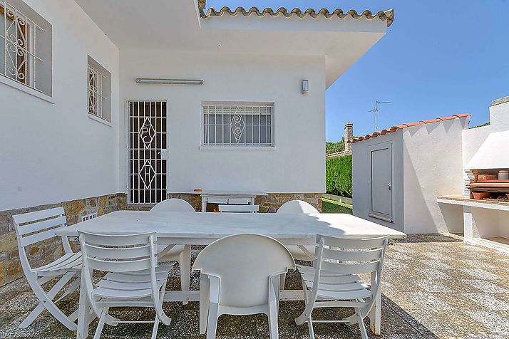 ¿Buscas una  gran casa para entrar a vivir y con piscina?