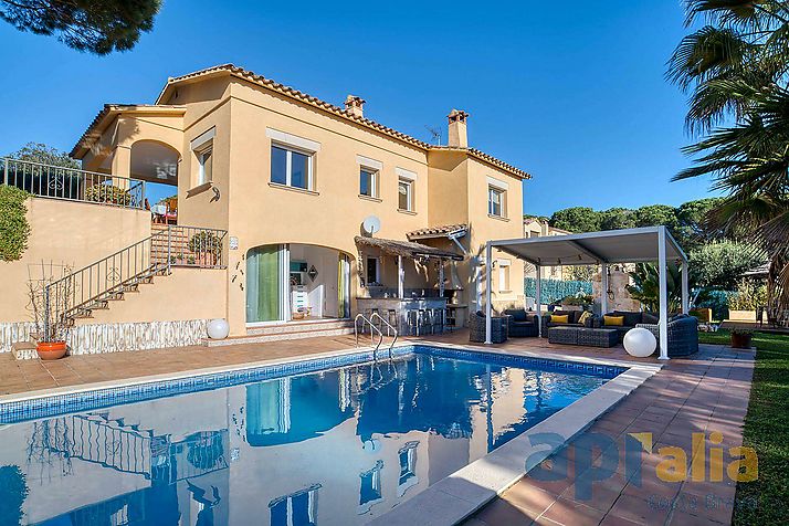 Chalet en excelentes condiciones para estilo de vida tranquilo