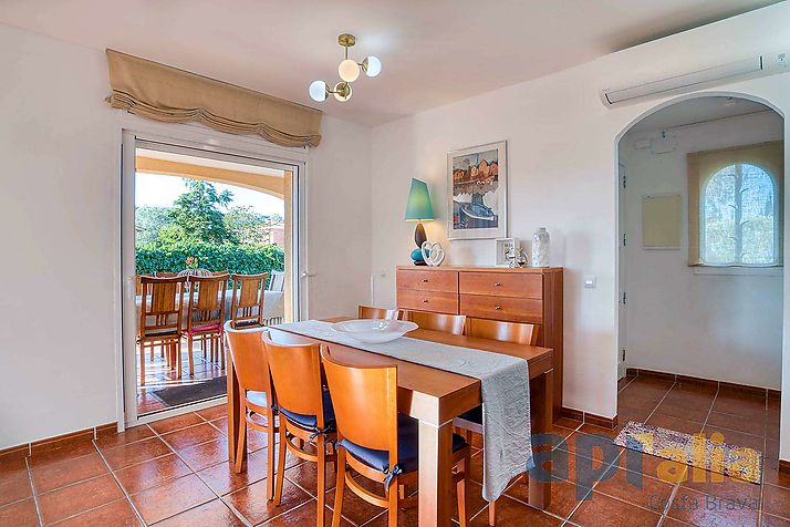 Xalet en excel·lents condicions per a estil de vida tranquil alhora a prop de tots els serveis
