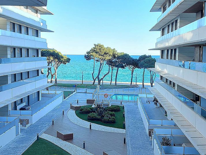 Fabulous apartment on the seafront in Platja d