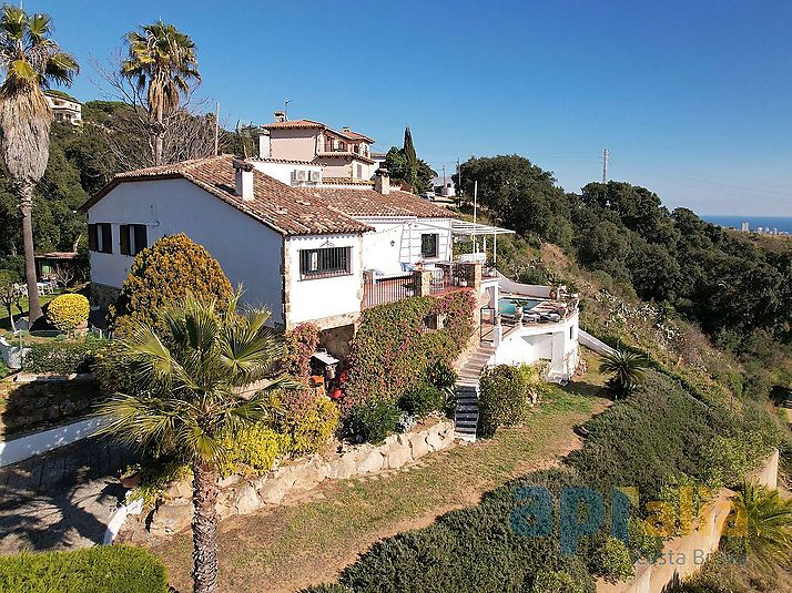 Villa mit Meer- und Bergblick