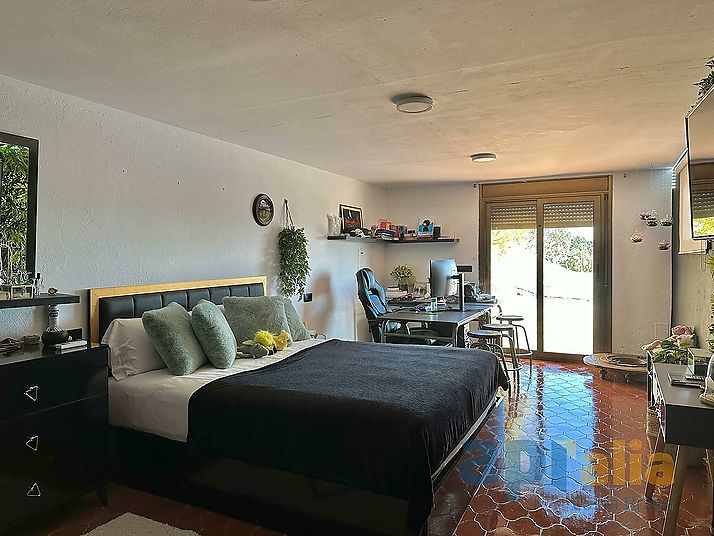 Un majestuoso chalet con vistas espectaculares sobre mar y montaña