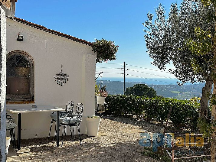 Un majestuoso chalet con vistas espectaculares sobre mar y montaña