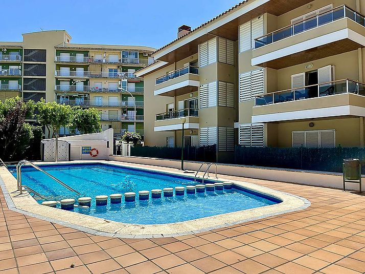 Apartamento en el centro con piscina i parking