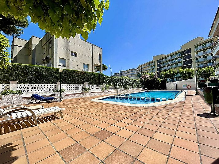 Apartamento en el centro con piscina i parking