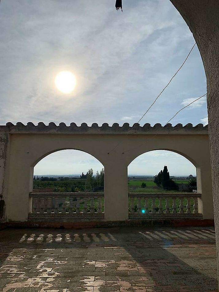 Àmplia casa amb garatge i jardí a Riumors