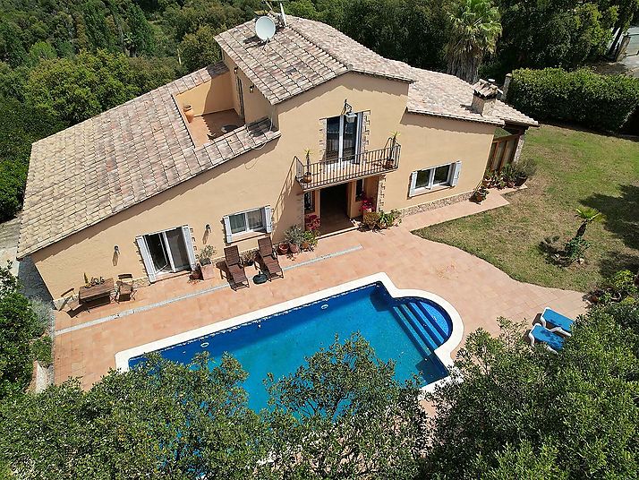 Fantàstica casa àmplia amb  piscina