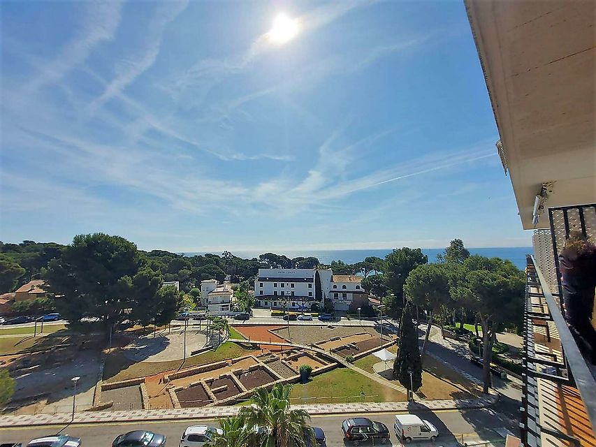 With a large terrace and close to the beaches