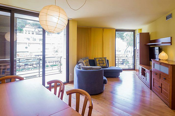 Zentrale Wohnung in Platja d'Aro mit Garage