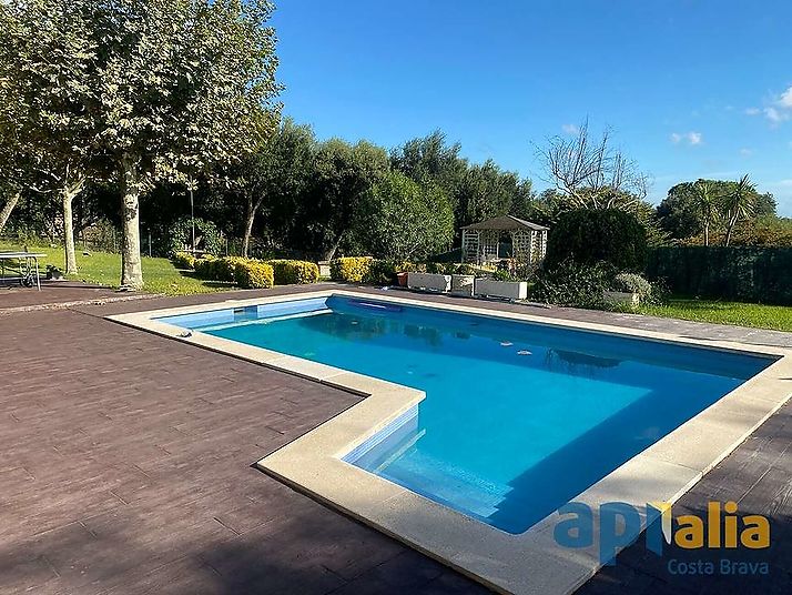 house with views of the sea and the mountains, with pool