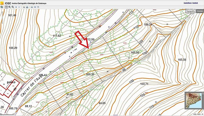 Land with slope at an irresistible price.