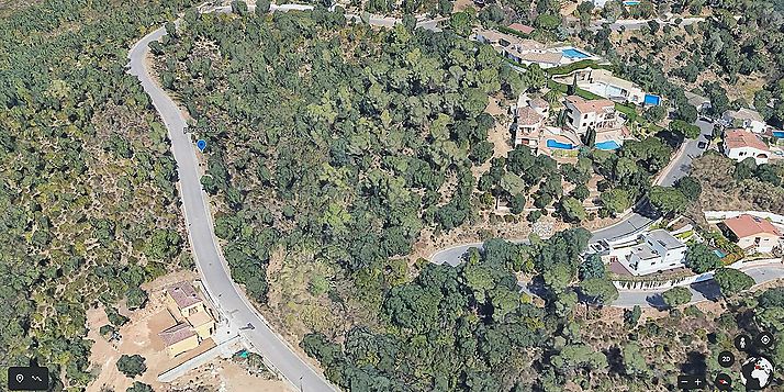 Land with slope at an irresistible price.