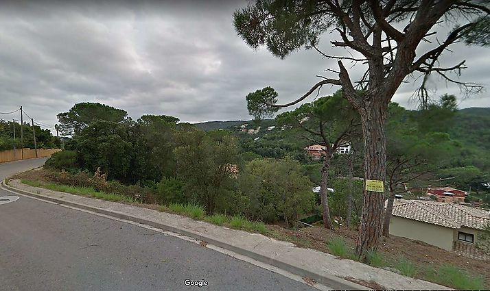 Parcela urbana con vistas al Masís de la Gavarres