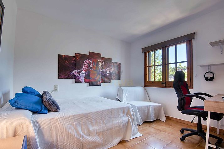 Una casa a 9 minutos del mar, con piscina y 4 dormitorios!