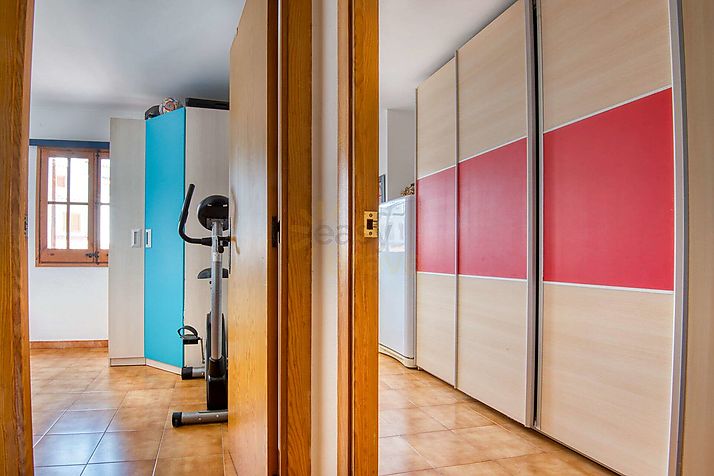 Una casa a 9 minutos del mar, con piscina y 4 dormitorios!