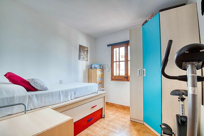 Una casa a 9 minutos del mar, con piscina y 4 dormitorios!