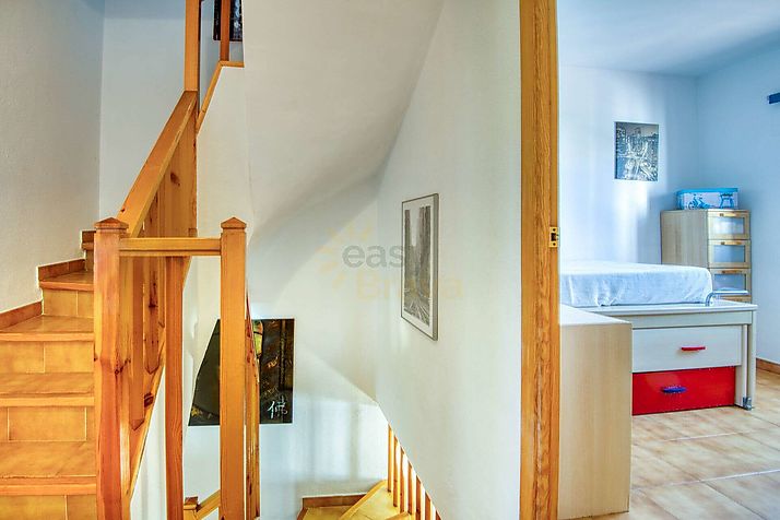 Una casa a 9 minutos del mar, con piscina y 4 dormitorios!