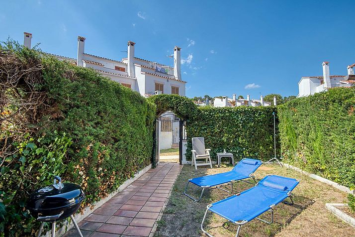 Una casa a 9 minutos del mar, con piscina y 4 dormitorios!