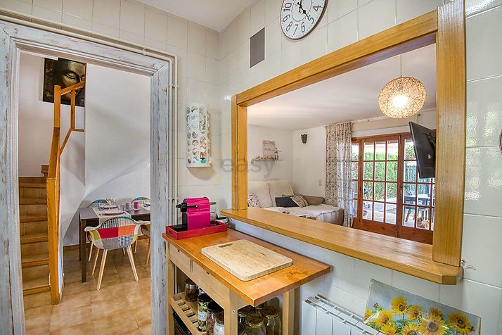 Una casa a 9 minutos del mar, con piscina y 4 dormitorios!