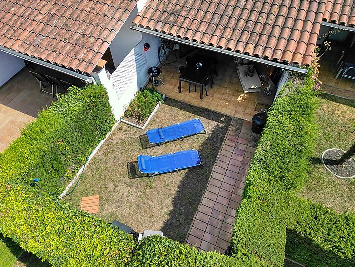Una casa a 9 minutos del mar, con piscina y 4 dormitorios!