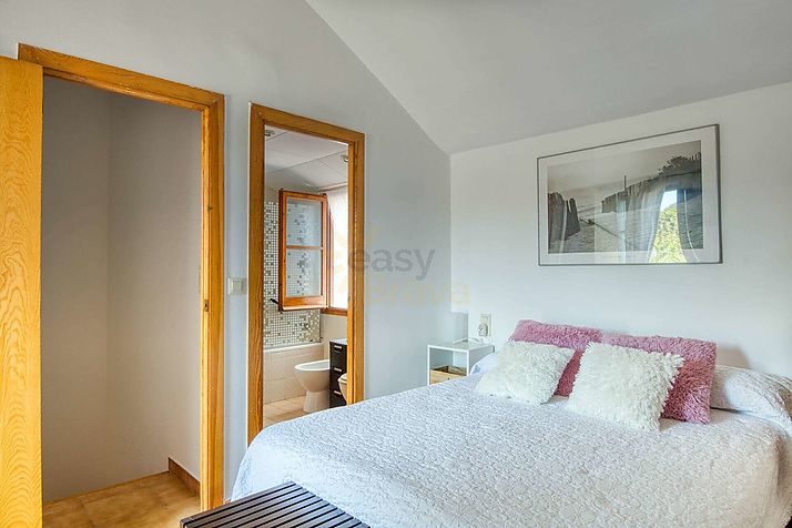 Una casa a 9 minutos del mar, con piscina y 4 dormitorios!