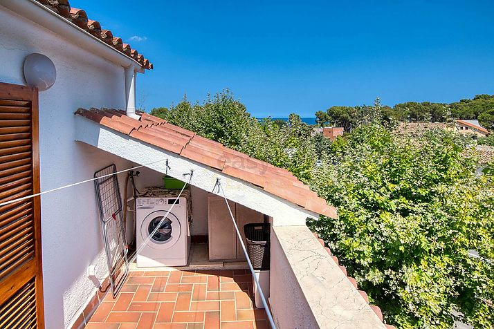 Una casa a 9 minutos del mar, con piscina y 4 dormitorios!