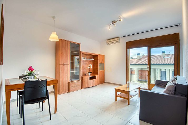 A centrally located, well-kept and sunny flat