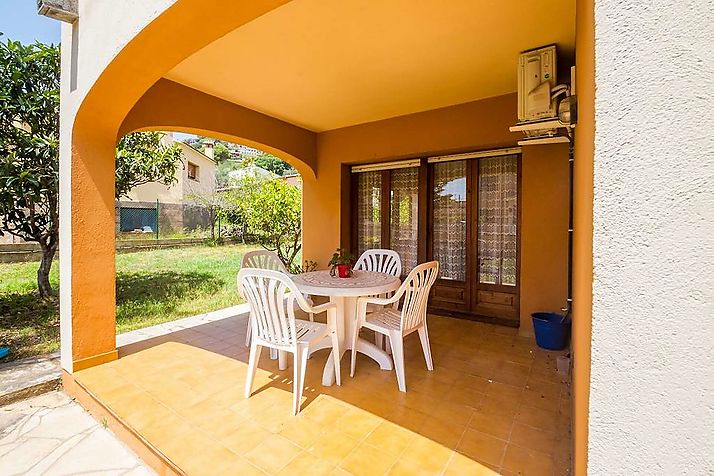 Casa grande i familiar con jardín