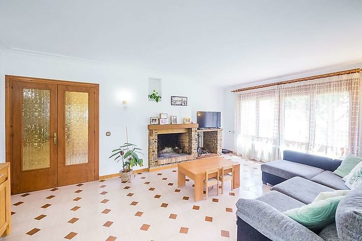 Casa grande i familiar con jardín